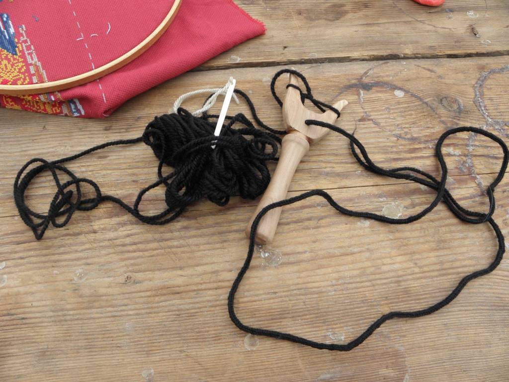 Fabrication de cordon � la lucette