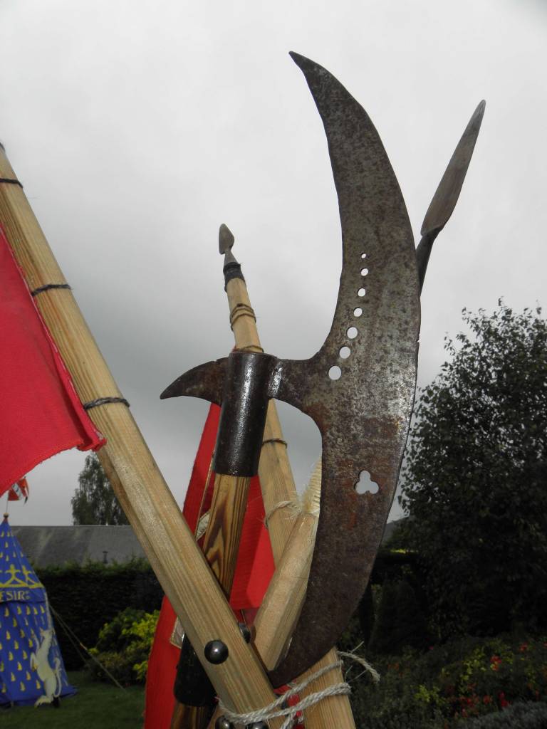 Gros plan sur une bardiche...